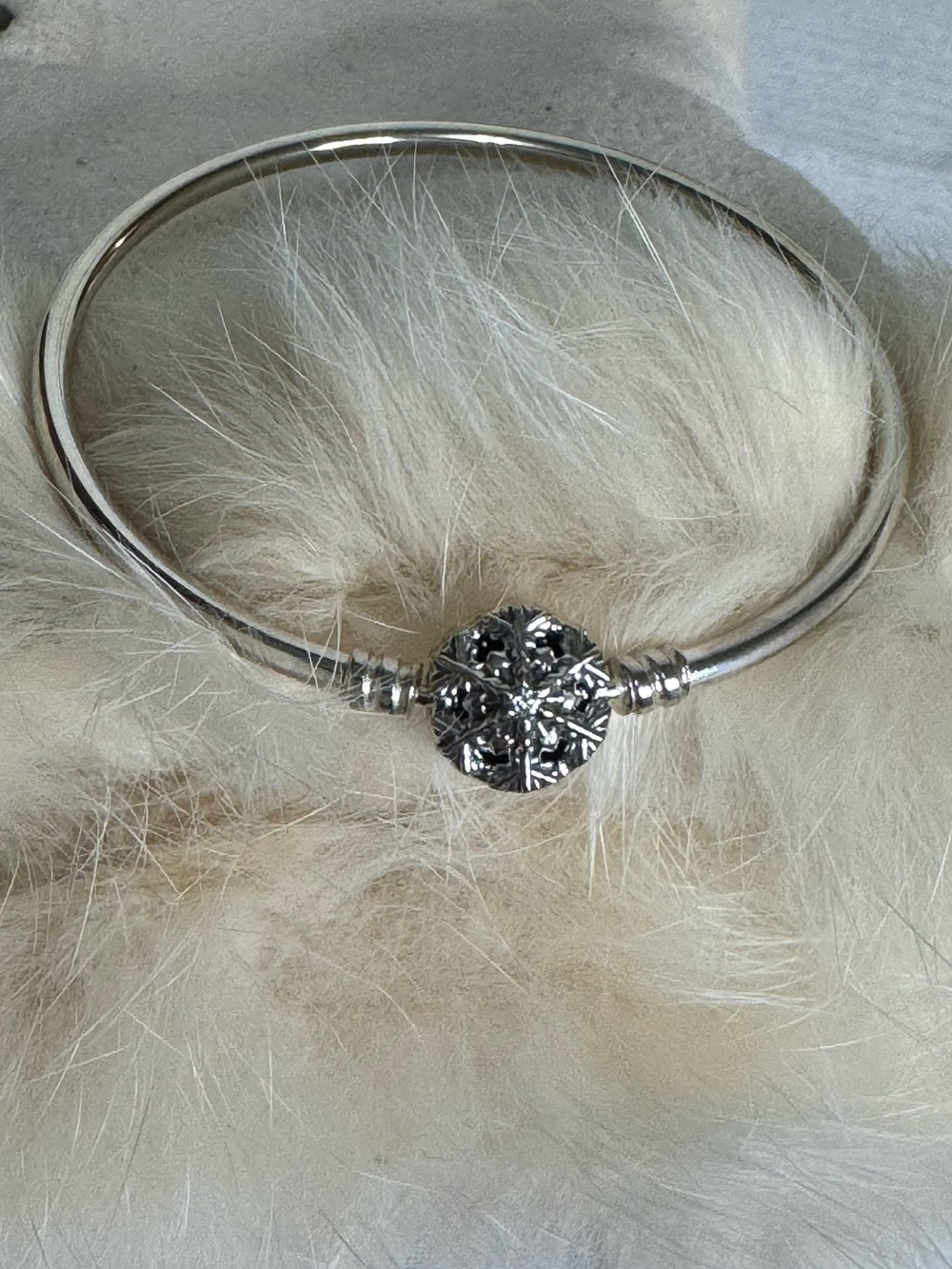 Authentic Pandora Moments Sparkling Snowflake Clasp Bangle 592286C01 Retired